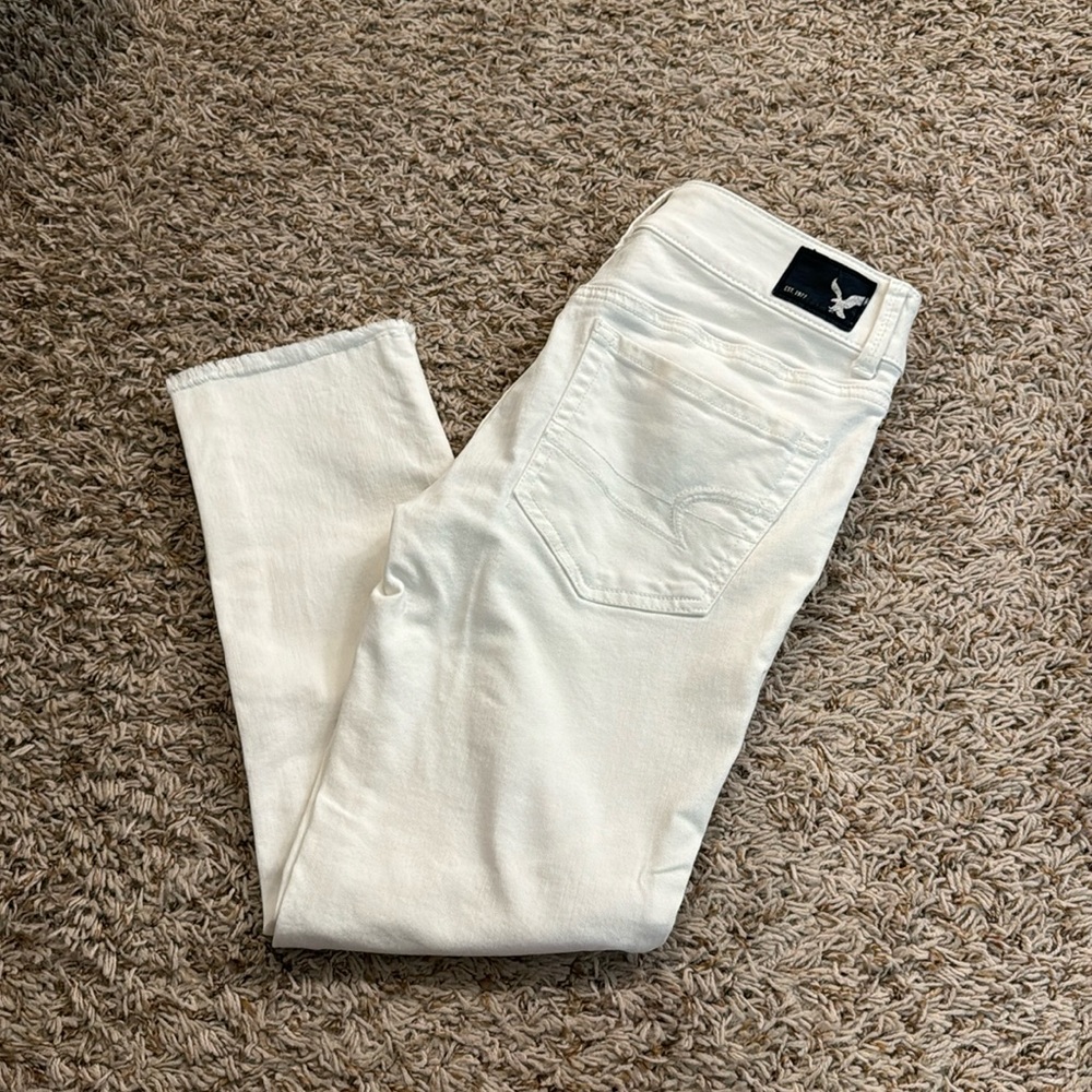 White crops/capris